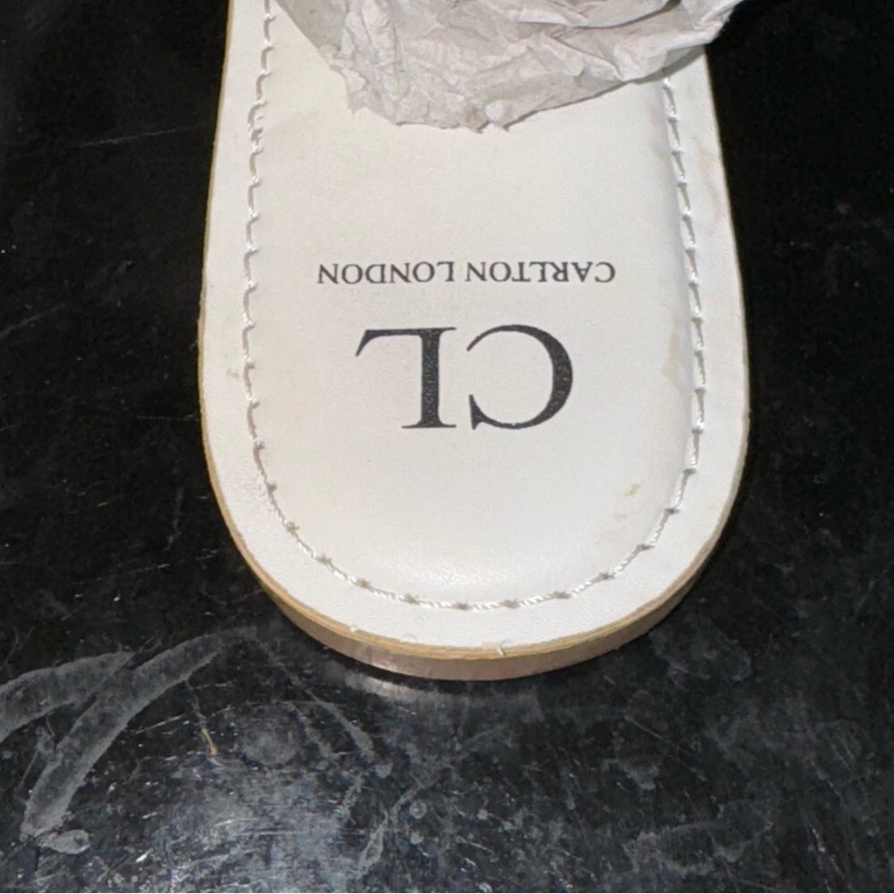 Carlton London White Tan Flat Woven Sandals Slides Women’s Size 9 - Picture 6 of 8